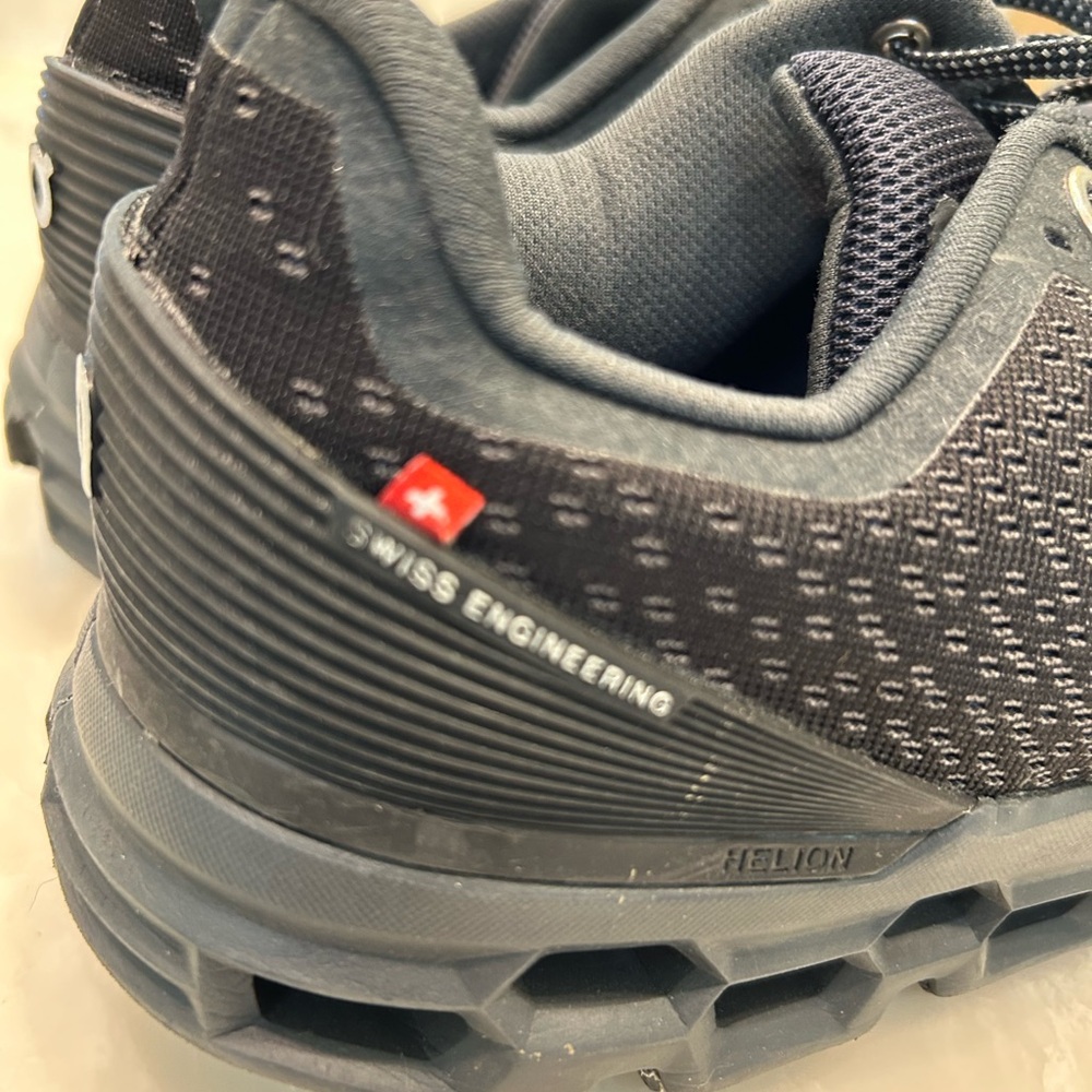 On Cloudstratus running shoes in black, Lace up, Women’s Sz 9 - Picture 5 of 11